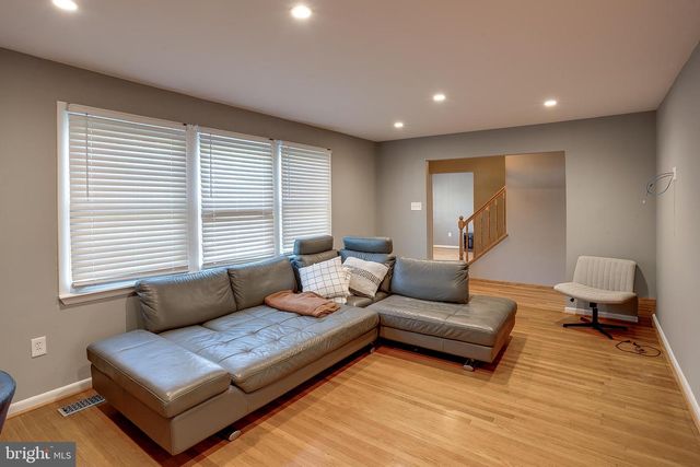 174 SCHOOLHOUSE LN, Mount Laurel, NJ 08054