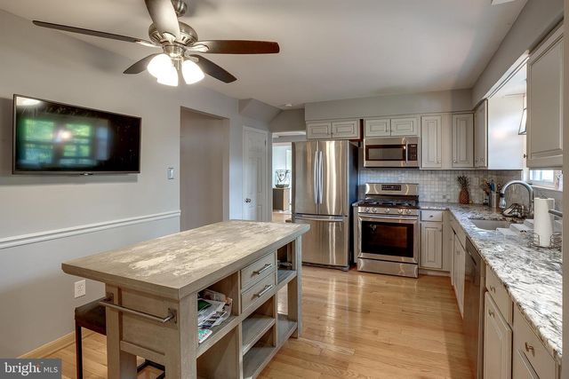 174 SCHOOLHOUSE LN, Mount Laurel, NJ 08054