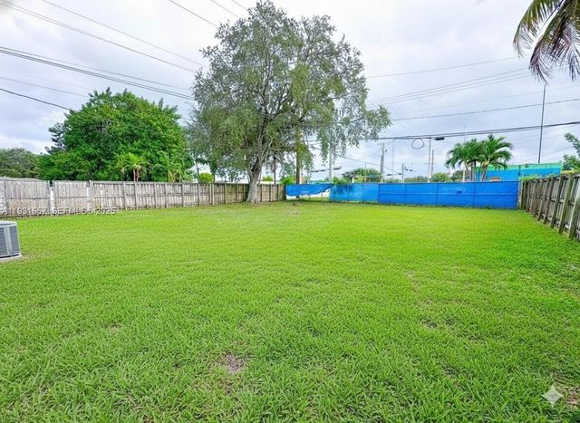 4000 SW 28th St, West Park, FL 33023