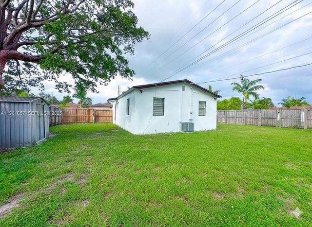 4000 SW 28th St, West Park, FL 33023