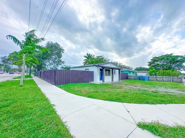 4000 SW 28th St, West Park, FL 33023