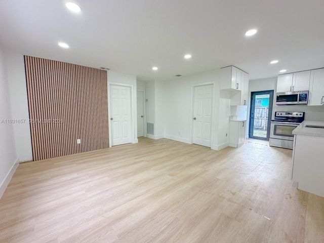 4000 SW 28th St, West Park, FL 33023