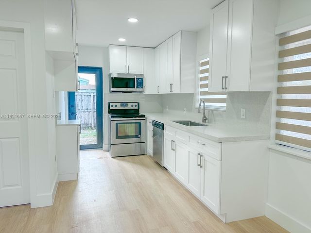 4000 SW 28th St, West Park, FL 33023