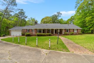 2 Village Lane, Hattiesburg, MS 39401