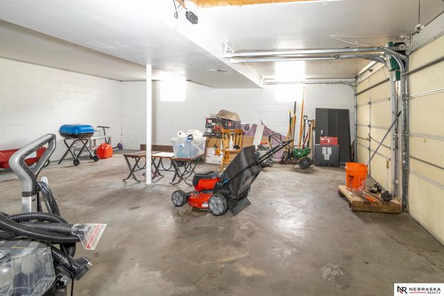 6634 Curtis Avenue, Omaha, NE 68104
