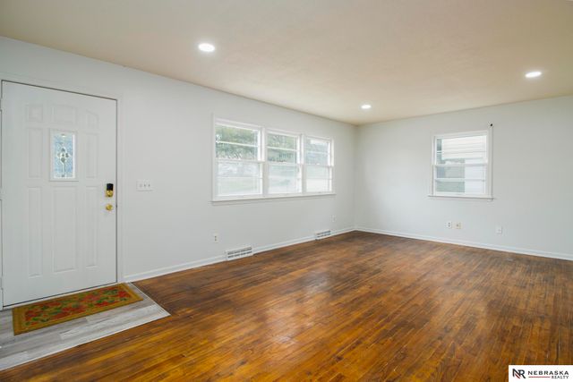 6634 Curtis Avenue, Omaha, NE 68104