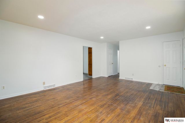 6634 Curtis Avenue, Omaha, NE 68104