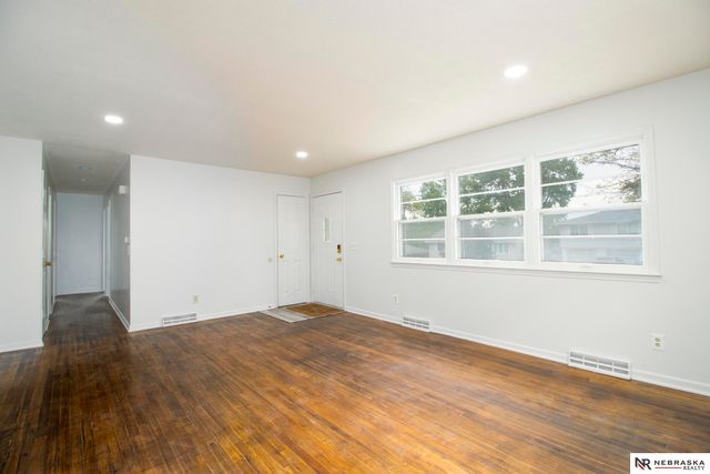 6634 Curtis Avenue, Omaha, NE 68104