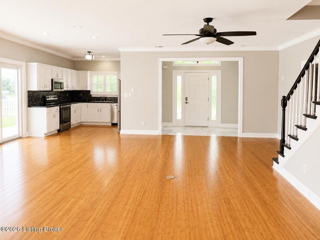 1118 Silvercrest Ln, Louisville, KY 40223