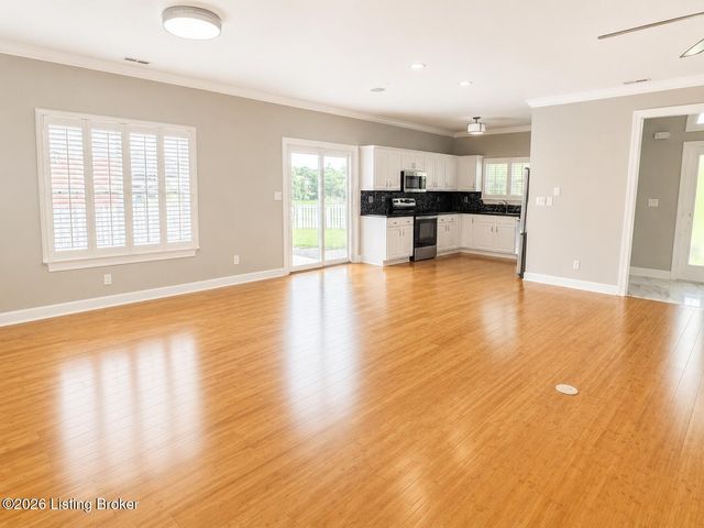 1118 Silvercrest Ln, Louisville, KY 40223