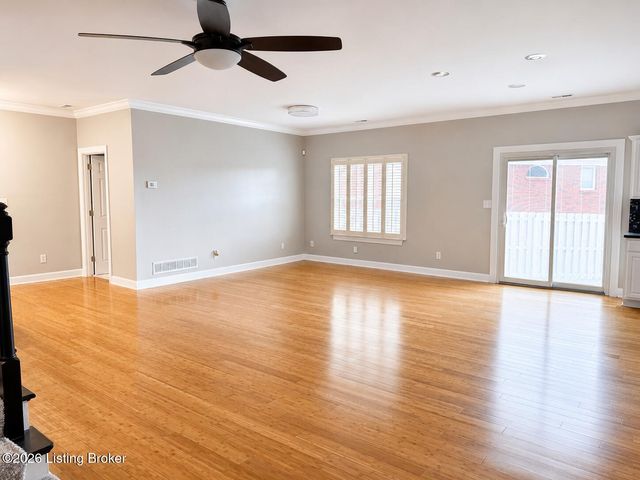 1118 Silvercrest Ln, Louisville, KY 40223