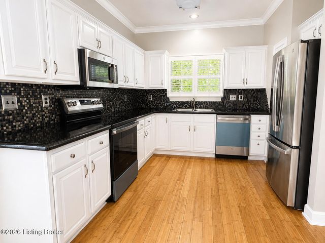 1118 Silvercrest Ln, Louisville, KY 40223