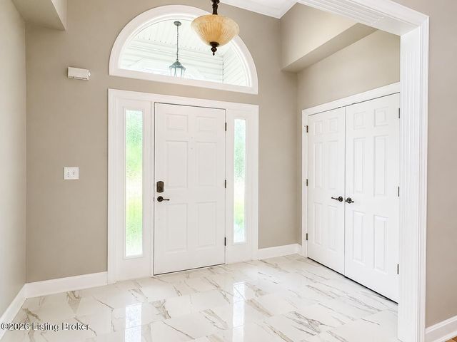 1118 Silvercrest Ln, Louisville, KY 40223