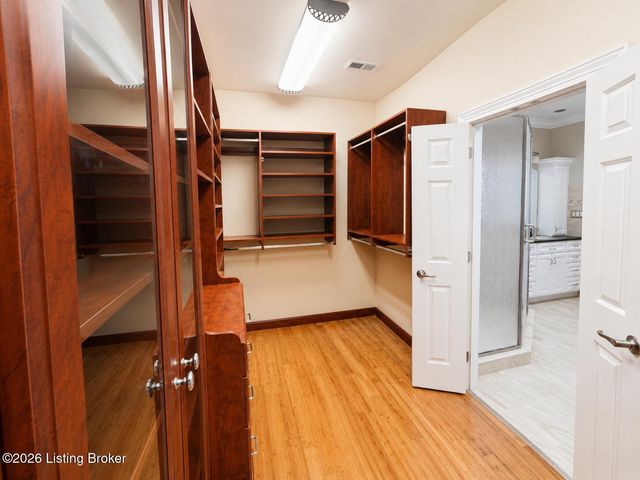 1118 Silvercrest Ln, Louisville, KY 40223