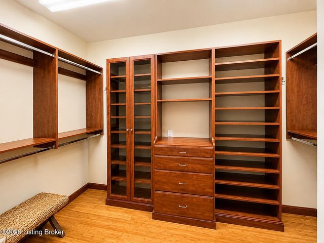 1118 Silvercrest Ln, Louisville, KY 40223