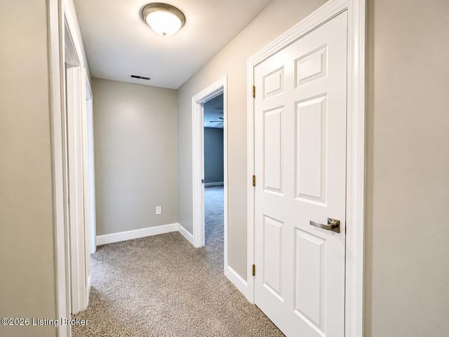 1118 Silvercrest Ln, Louisville, KY 40223