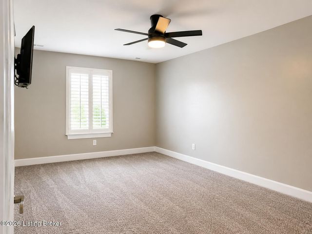 1118 Silvercrest Ln, Louisville, KY 40223