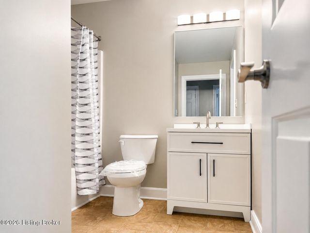 1118 Silvercrest Ln, Louisville, KY 40223