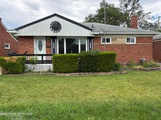 26125 Huntington Drive, Roseville, MI 48066