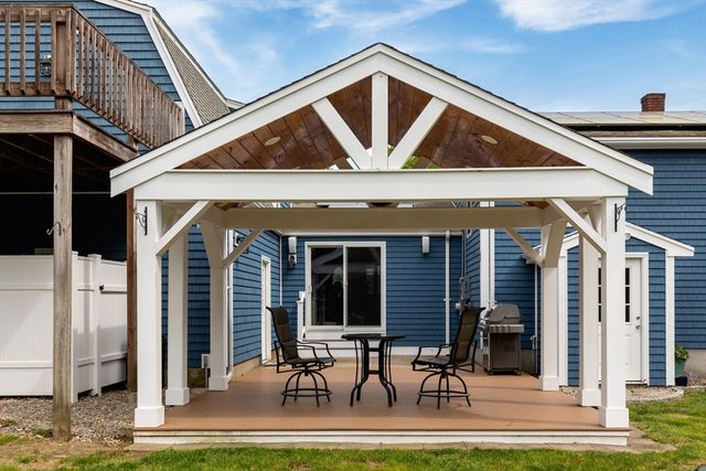 244-244A Holmes St, Halifax, MA 02338