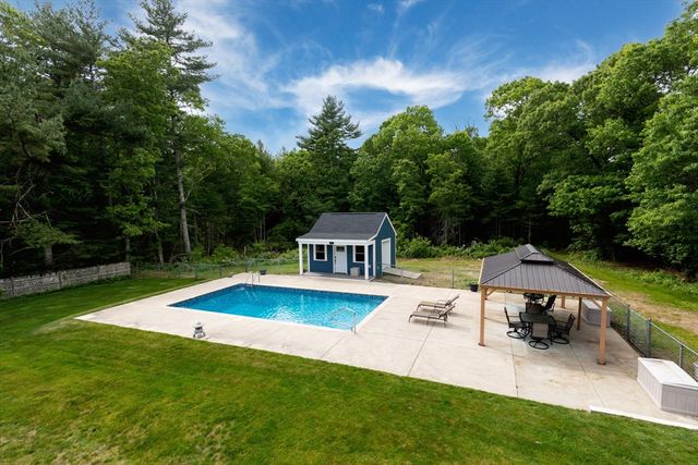 244-244A Holmes St, Halifax, MA 02338