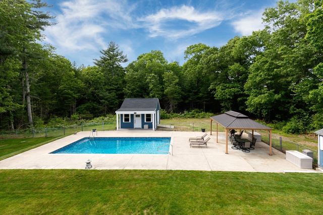 244-244A Holmes St, Halifax, MA 02338