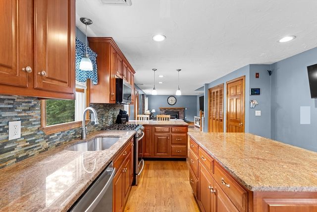 244-244A Holmes St, Halifax, MA 02338