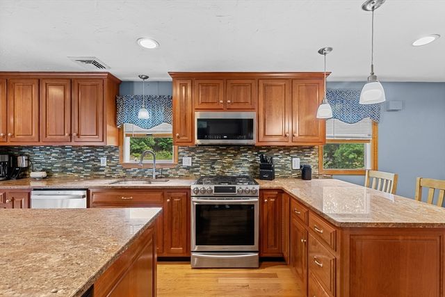 244-244A Holmes St, Halifax, MA 02338