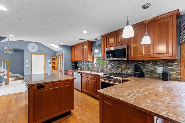 244-244A Holmes St, Halifax, MA 02338