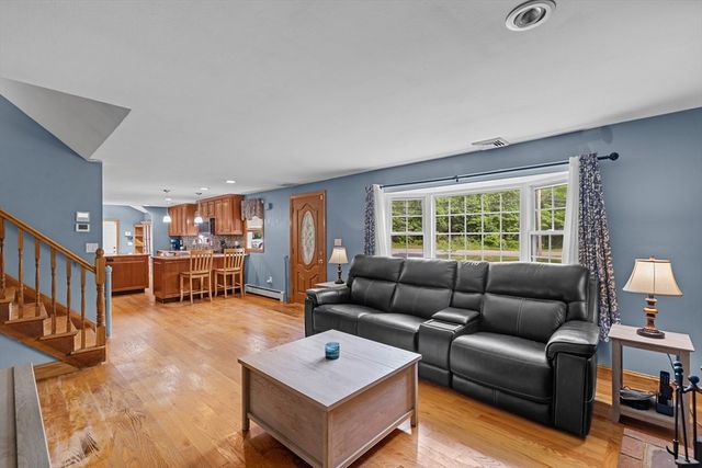 244-244A Holmes St, Halifax, MA 02338