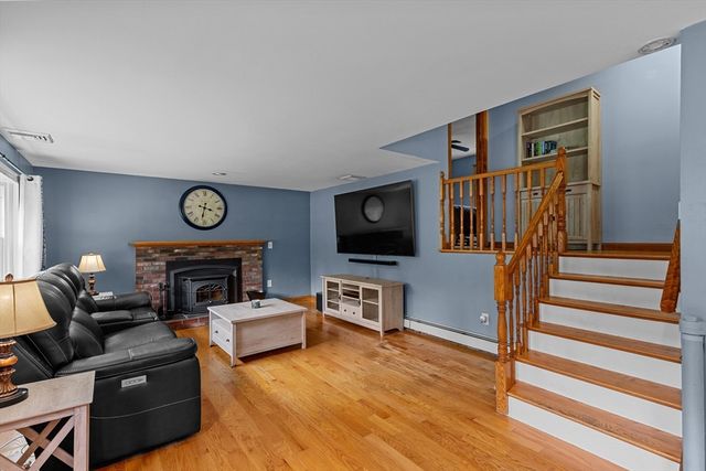 244-244A Holmes St, Halifax, MA 02338