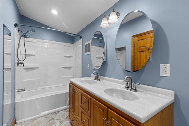 244-244A Holmes St, Halifax, MA 02338