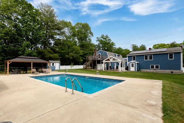 244-244A Holmes St, Halifax, MA 02338