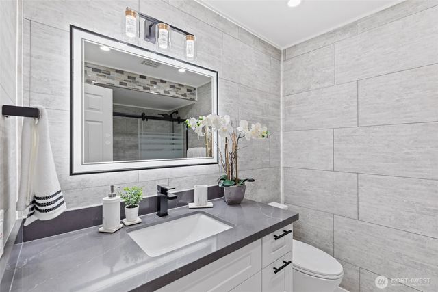 12017 106th Avenue NE, Kirkland, WA 98034