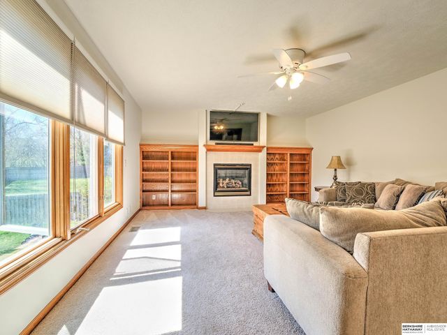 17631 Monroe Street, Omaha, NE 68135