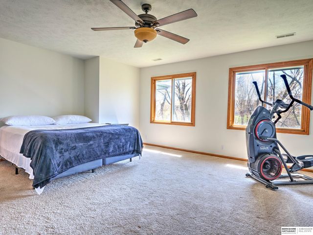 17631 Monroe Street, Omaha, NE 68135