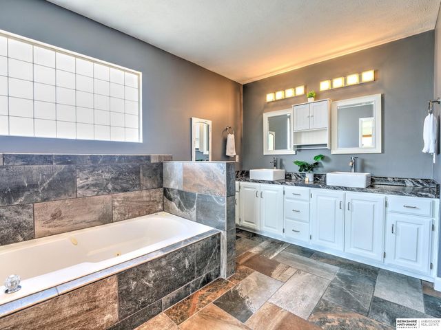 17631 Monroe Street, Omaha, NE 68135