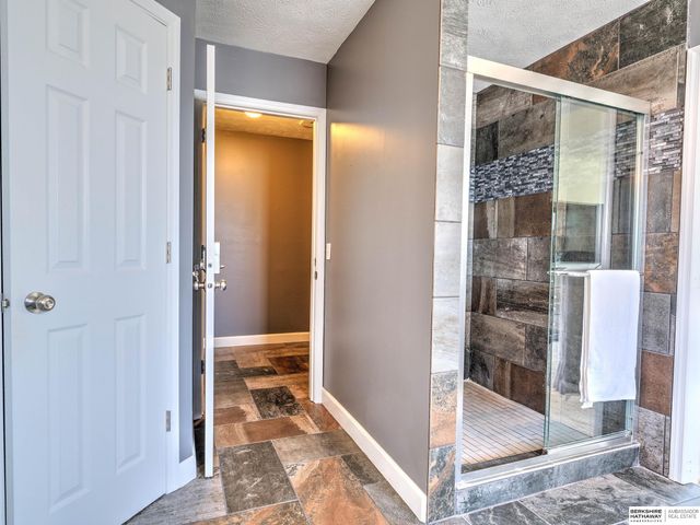 17631 Monroe Street, Omaha, NE 68135