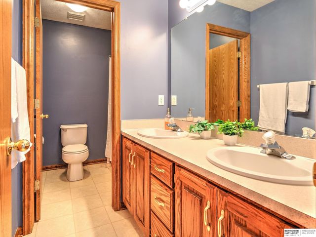 17631 Monroe Street, Omaha, NE 68135