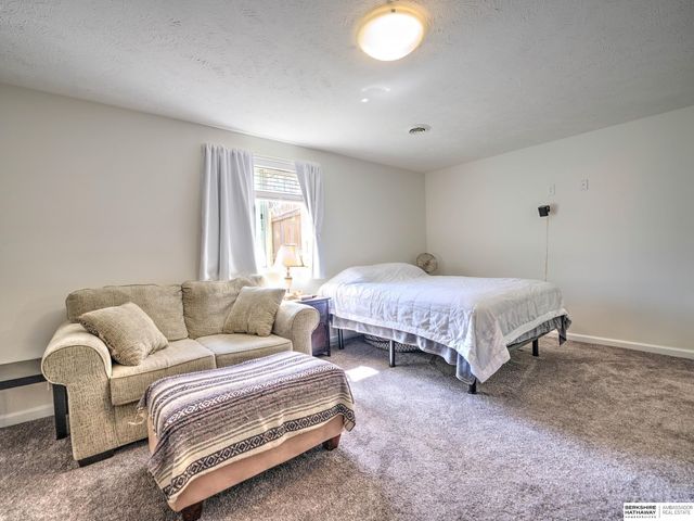 17631 Monroe Street, Omaha, NE 68135