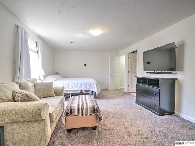 17631 Monroe Street, Omaha, NE 68135