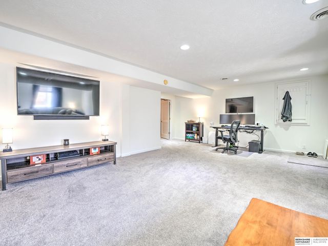 17631 Monroe Street, Omaha, NE 68135