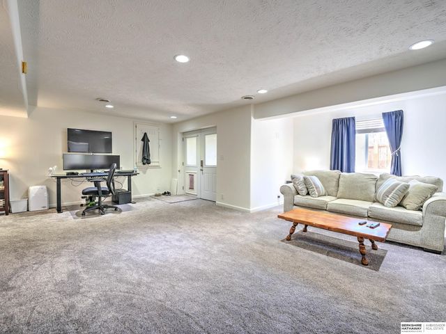 17631 Monroe Street, Omaha, NE 68135