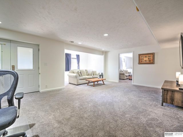 17631 Monroe Street, Omaha, NE 68135