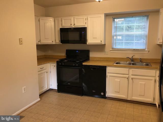5803 PORTLAND DR, Woodbridge, VA 22193