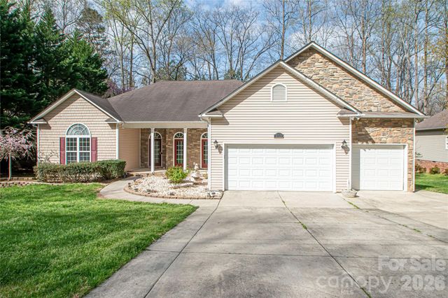 2725 Lakeview Circle, Matthews, NC 28105