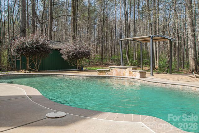2725 Lakeview Circle, Matthews, NC 28105