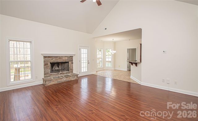 2725 Lakeview Circle, Matthews, NC 28105
