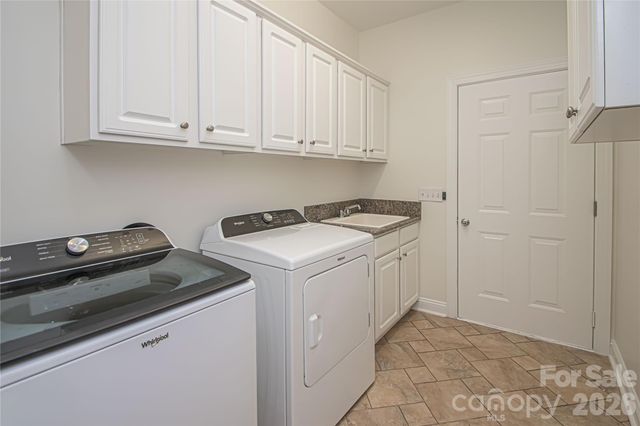 2725 Lakeview Circle, Matthews, NC 28105