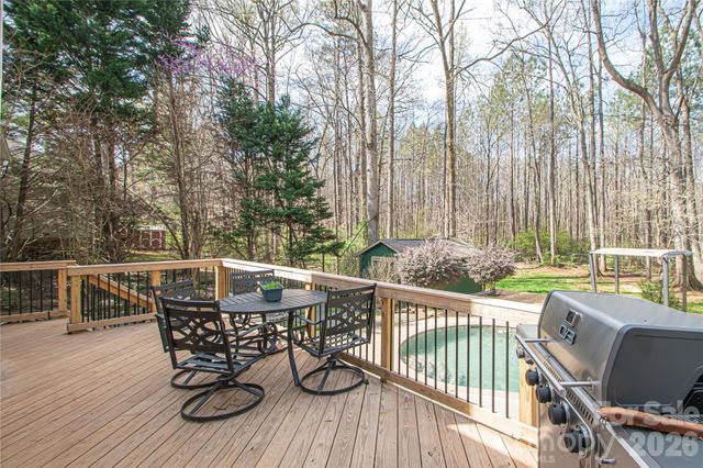 2725 Lakeview Circle, Matthews, NC 28105